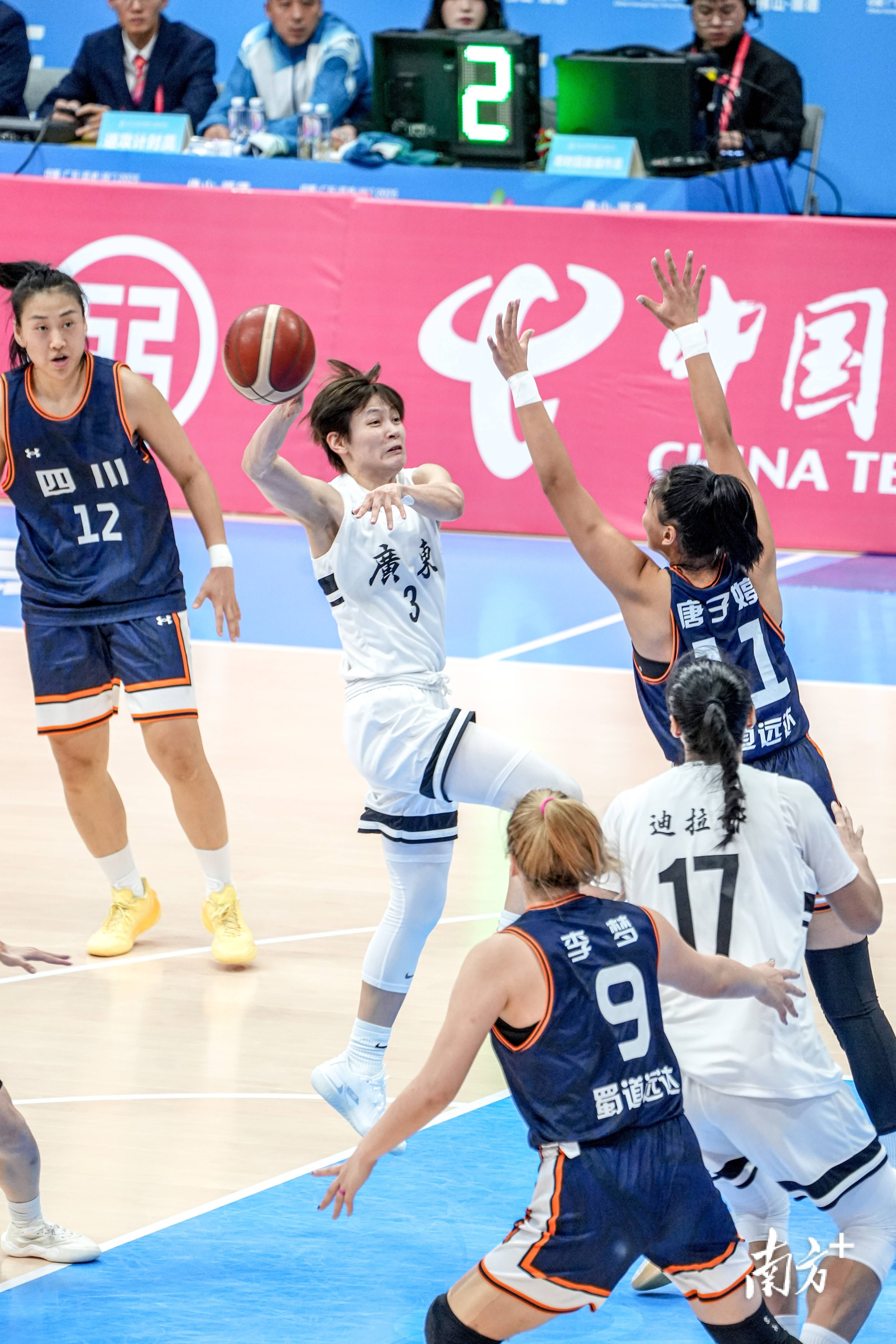 广东队轻取四川队，詹姆斯关键制胜