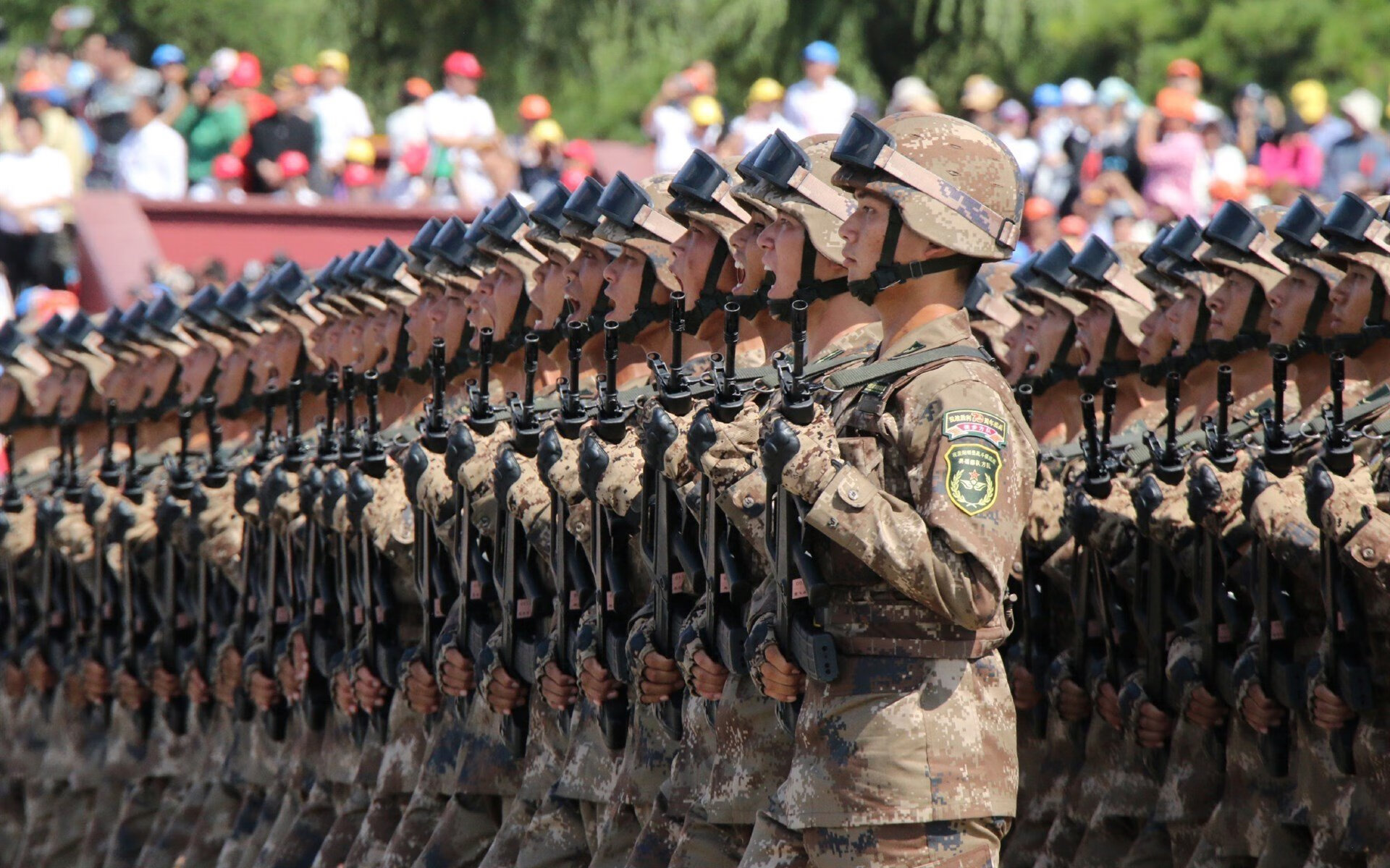 华体会下载-时光裂隙中的战书，当多伦多猛龙跨越山海对阵上海大鲨鱼